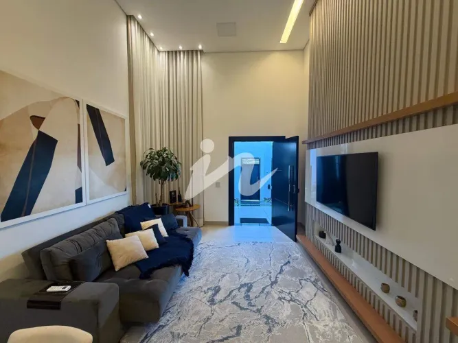Casa com 3 quartos (1 suíte), piscina e área gourmet no Jardim Karaíba | Uberlândia