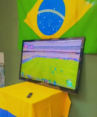 VENDO TV 48 TOP DE LED, NÃO É SMART, FUNCIONA PERFEITAMENTE, TV CONSERVADA,TV ENORMEEEE!