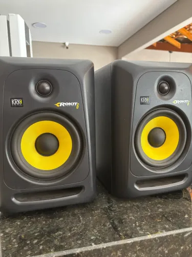 Par De Caixas Monitoras De Referência Krk Rokit 6 G3