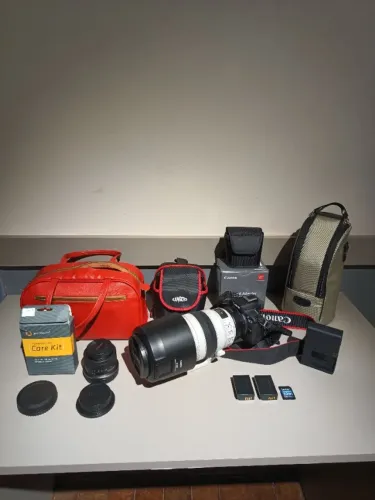Kit Canon EOS R50 + 100-400 L II + Adaptador + 2 Baterias + Acessórios