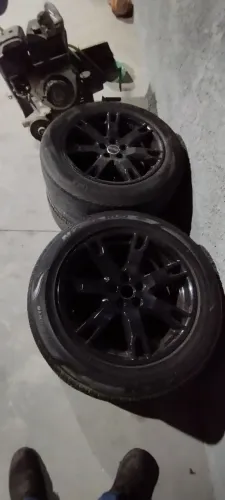 4 rodas aro 18 com pneus 235/60/18