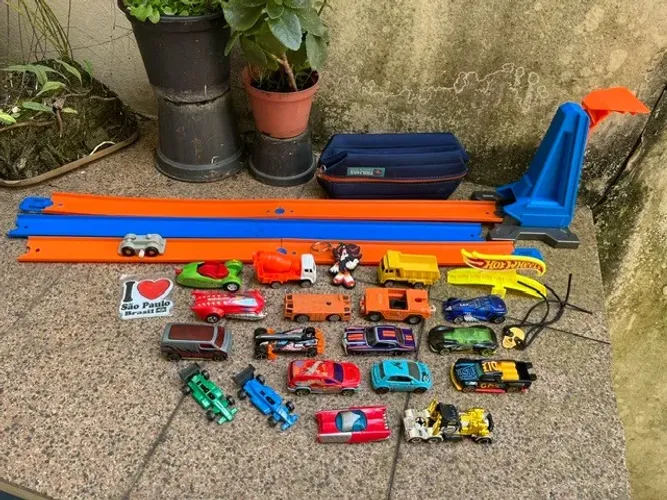 coleção carrinhos e pista da hot wheels com lançador lote 18 miniaturas