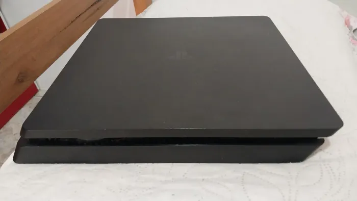 PlayStation 4 slim 1tb