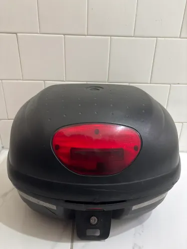 Vendo baú de 33 litros