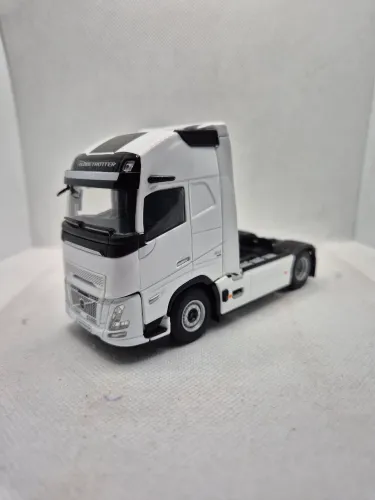 Miniatura Volvo Aero Globetrotter 4x2 - Escala 1/50 - Marca WSI