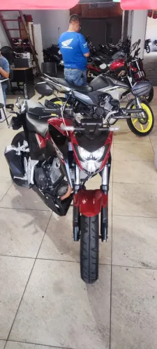 HONDA CB 300F VERMELHA 2025 Shalon veículos Cariacica