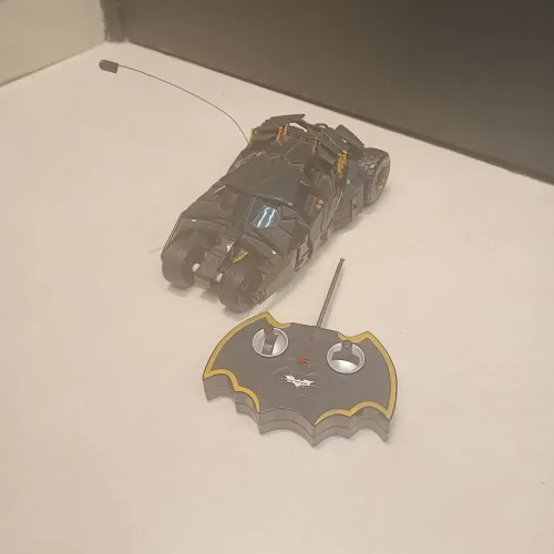 Batmóvel Tumbler com Controle Remoto da Candide