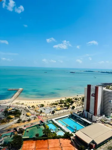 Apartamento andar altíssimo à venda no Meireles | Vista mar