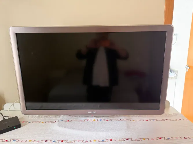 TV LCD 40 Polegadas Philips AMBILIGHT