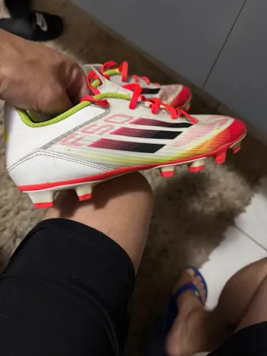Chuteira adidas f50 branca 