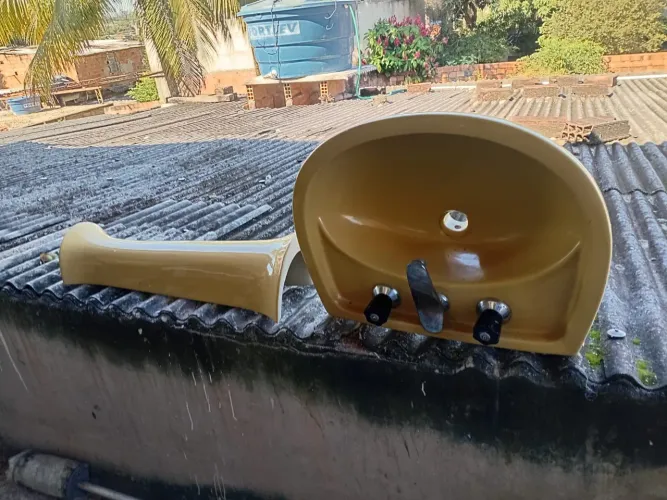 Vendo lavatório de banheiro ,50,00 reais