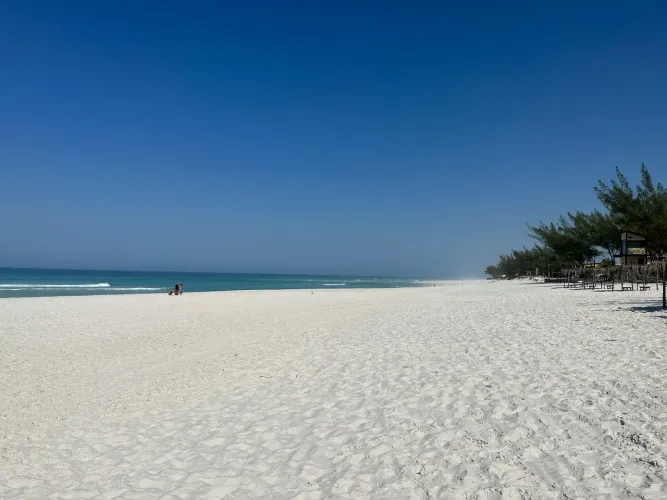 CASA A 30M DA PRAIA EM ARRAIAL DO CABO | PORTEIRA FECHADA