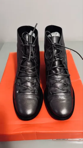 Bota Luiza Barcelos