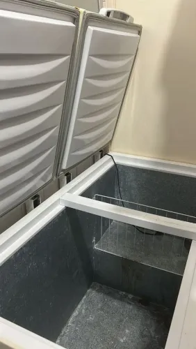 Freezer duas portas gela bastante
