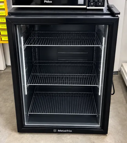 Refrigerador expositor da Meta Frio