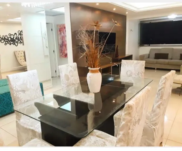 Mesa de vidro com base 