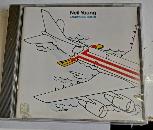 Cd- NEIL YOUNG-landing on water IMPORTADO