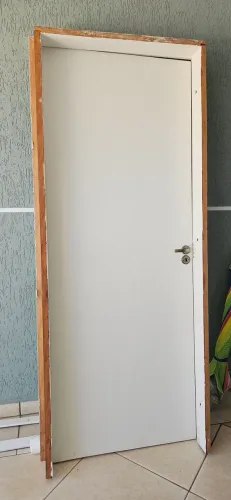 Porta interna de madeira