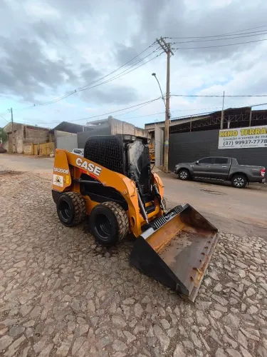 Mini escavadeira case sr200b 2023 com 2 mil horas