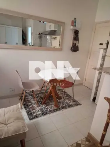 Apartamento - / Residencial / Leme