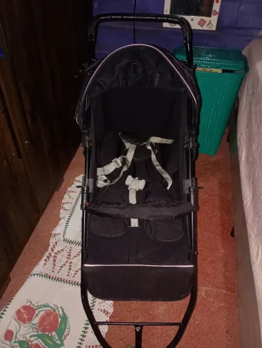 Vendo carrinho de bebê