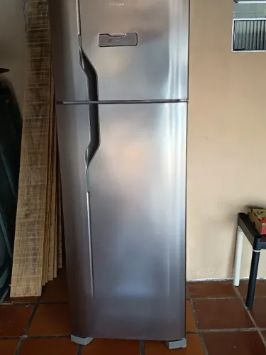 Geladeira Electrolux Frost Free Modelo DFX41 220V