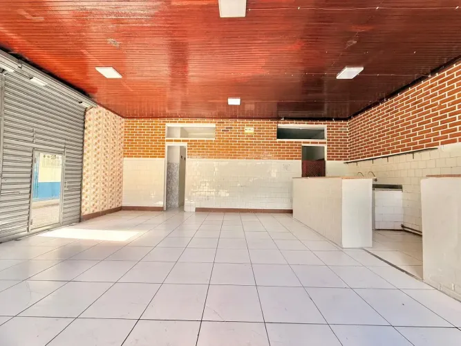 Imóvel Comercial para Locação na Rua Ó de Almeida - Localização Estratégica e Alto Potenci