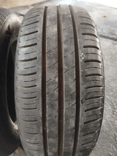 Par de pneus 195/60/14 em ótimo estado