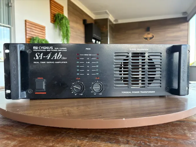 Amplificador power cygnus SA 4 AB, não é gradiente, Pioneer, Kenwood, Marantz?