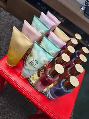 LOTE DE VICTORIA SECRET ORIGINAL COM 18 ITENS PARA REVENDA