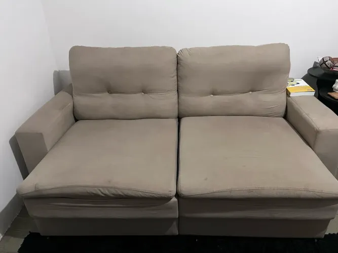 sofá retrátil de 2 lugares, bege, que também funciona como sofá-cama e Pufe