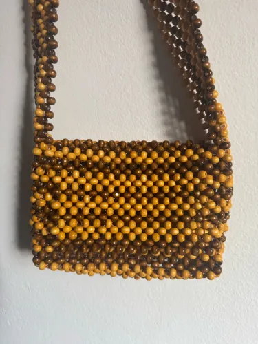 Bolsa de miçangas de madeira