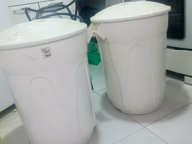 Cesto com tampa 100 litros os 2 por 250 