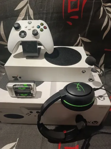 Xbox Series S + HD 500GB + HEADSET HYPER X