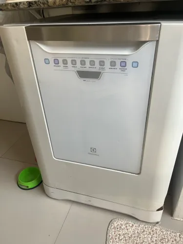 Lava-louças Electrolux para retirada de peças