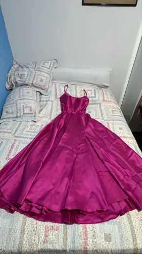 Vende-se vestido de festa