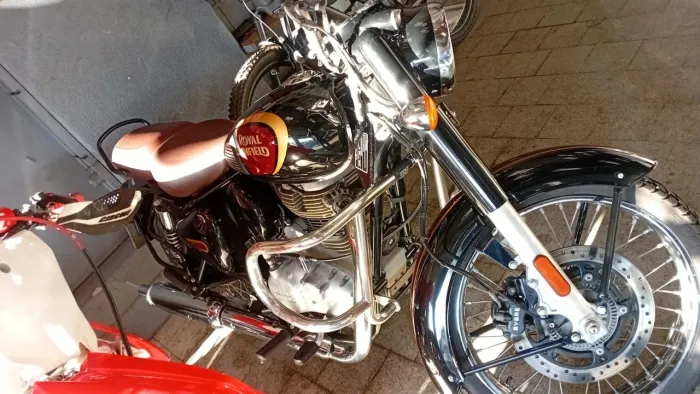 CLASSIC 350. MOTO ROBUSTA PARA TUDO.