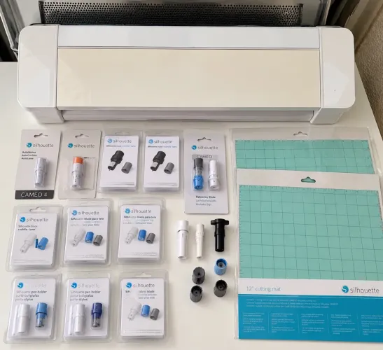 Silhouette Cameo 4 Branca + Kit Completo de Lâminas e Acessórios