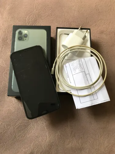 Vendo iPhone 11 Pro Max 256 GB. Original com Nota Fiscal e Carregador. 