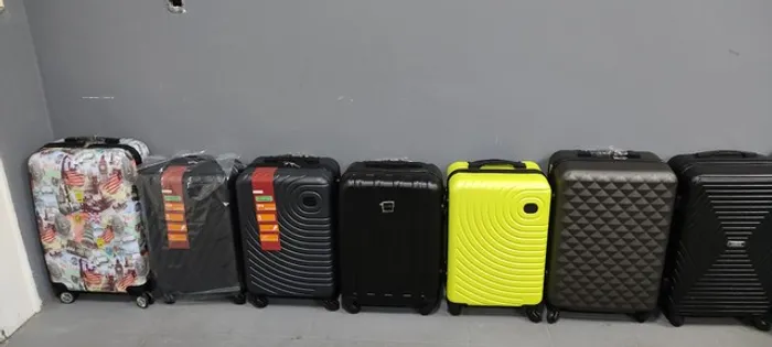 Malas de viagem tamanho médio até 23kg novas , poucas unidades
