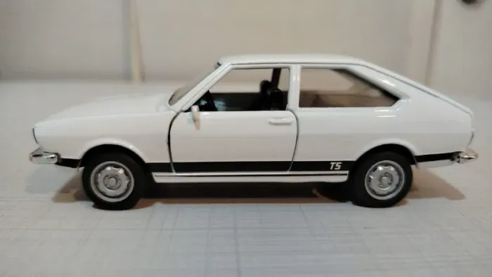 Miniatura Volkswagen Passat Ts 1/43