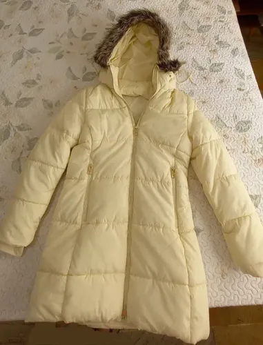 Casaco frio intenso forrado com capuz bolsos e zíper anti vento novinho