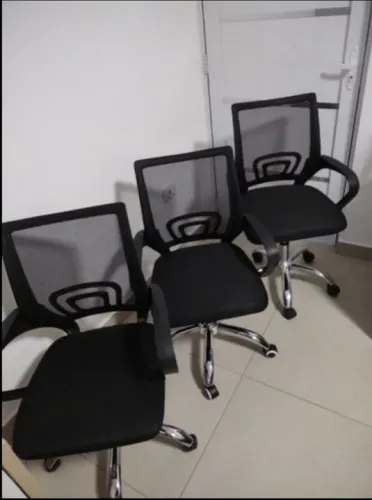 Cadeira de escritório Novas R$280,00 cada
