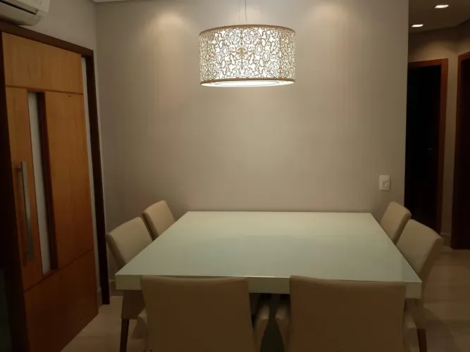 Vendo/Troco - MESA COM CADEIRAS DA SIENNA EM VIDRO 6 LUGARES