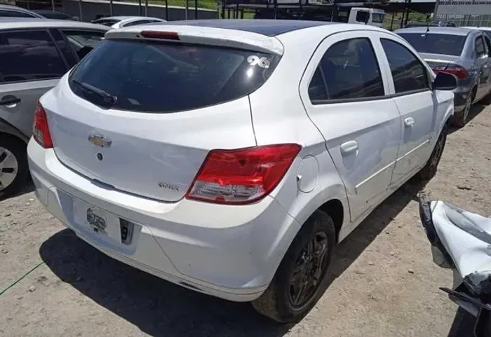 Peças onix 1.0 sucata 