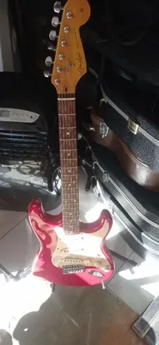 Relíquia, vendo guitarra Fender Squier captação ativa ano 1981 vintage