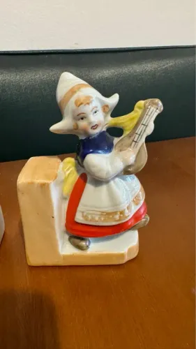 Aparador porcelana menina 