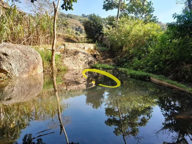 Chácara Térrea com Lago, Nascente e pequeno Riacho nos fundos - R$ 350.000 - Vargem Grande