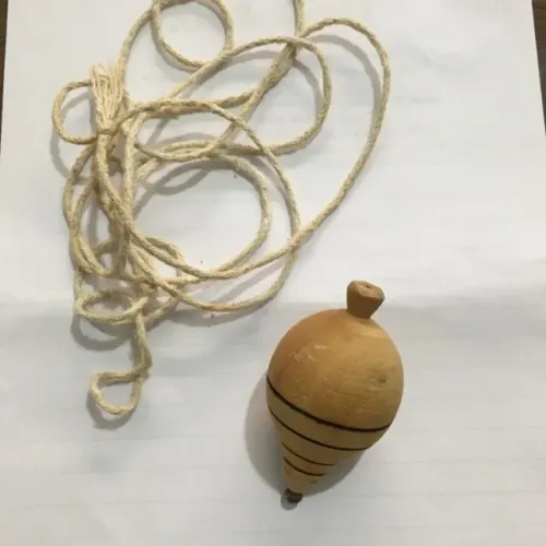Pião de Madeira com Cordinha Antigo Retrô Vintage.