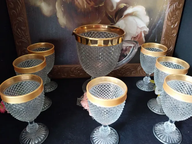 Jogo de Copos e Jarra de Cristal com Detalhes Dourados